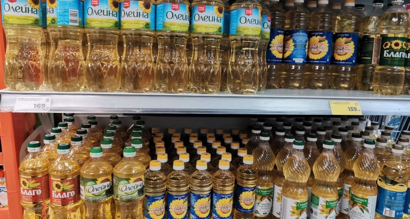 Янтарная жижа в бутылке: это растительное масло стоит обходить стороной. Опубликовали черный список Роскачества