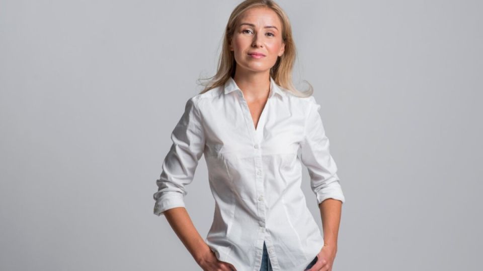 Рубашки раньше не носила: теперь поняла, что это модный элемент гардероба — целый день слушаю комплименты
