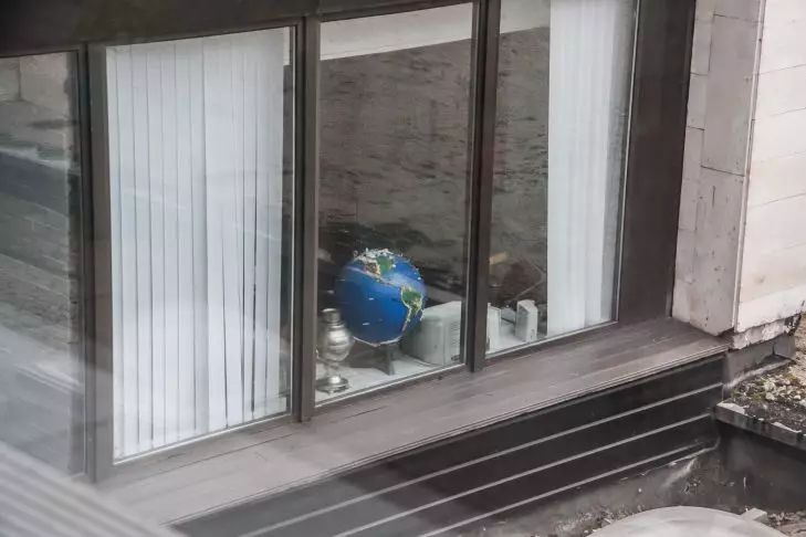 Простой лайфхак с уксусом для идеально чистых окон за 5 минут: попрощайтесь с некрасивыми разводами навсегда