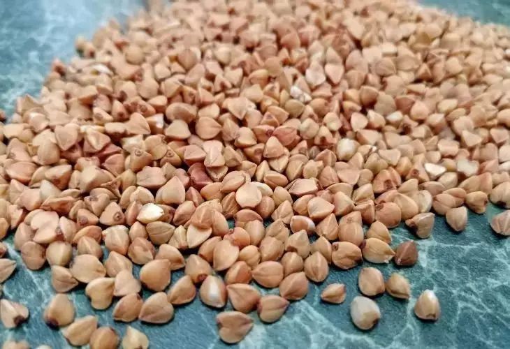 От чеснока до гречки: что обязательно нужно есть, чтобы укрепить сосуды