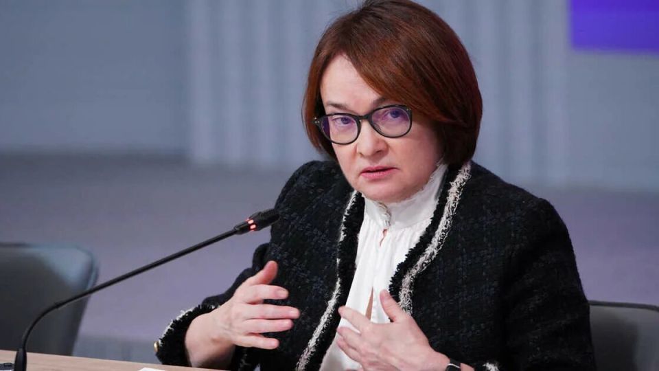 Банки снова блокируют карты: как обычные переводы могут привести к неприятностям