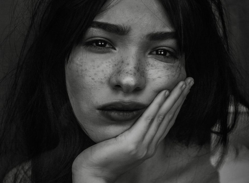 Тайные страдания: какие знаки зодиака прячут боль под сияющей улыбкой