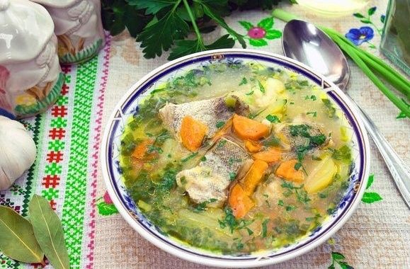 Суп из минтая с манкой и зелёным луком