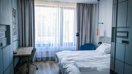   Radisson    2 