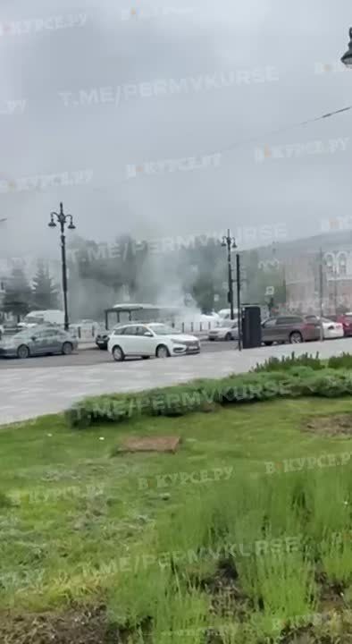Дымящийся автобус заметили пермяки
