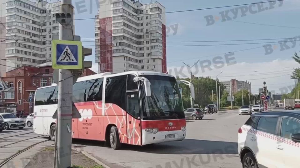 Больше часа не работают светофоры на Авторадио