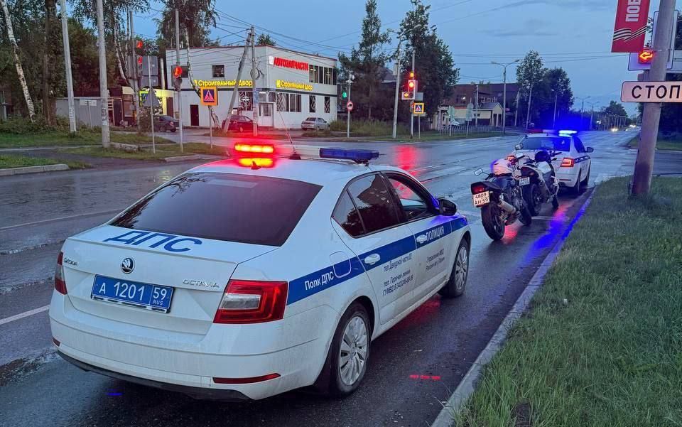 На территории краевого центра сотрудники Госавтоинспекции проводят профилактическое мероприятие «Опасный водитель», во время которого большое внимание уделяется работе с водителями двухколесного транспорта