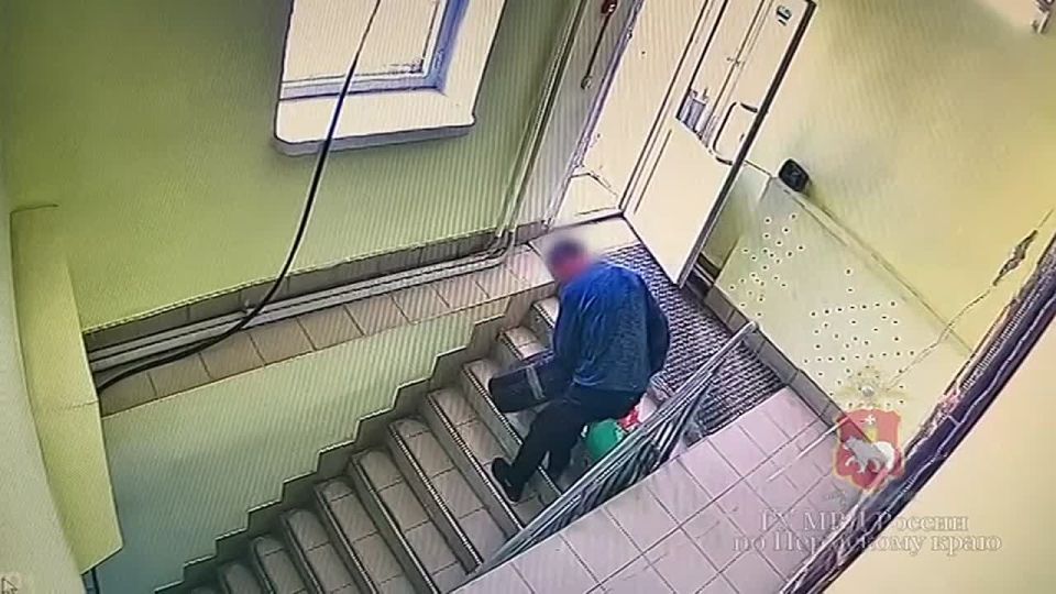 В Лысьве полицейские вернули собственнику украденный товар из магазина