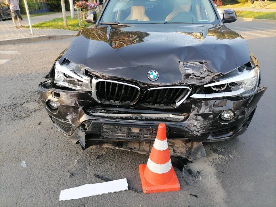     BMW:     