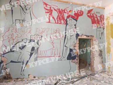 Внутри здания Благородного собрания обнаружили советские фрески