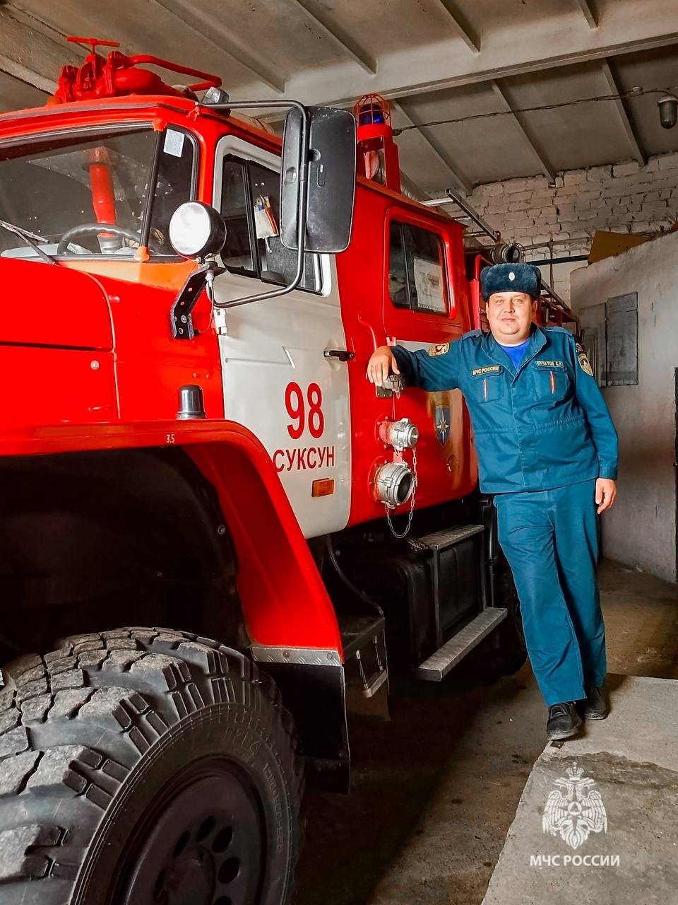 С днем автомобилиста!. От водителей МЧС России напрямую зависит скорость реагирования пожарно-спасательных подразделений С днем автомобилиста!. От водителей МЧС России напрямую зависит скорость реагирования пожарно-спасательных подразделений