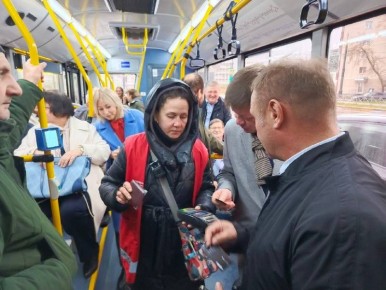 В этом году на линию вышло 383 новых автобусов, из них 109 – особо большого класса