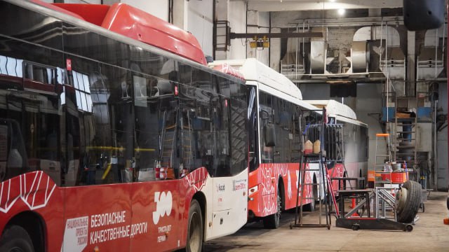 В этом году на линию вышло 383 новых автобусов, из них 109 – особо большого класса В этом году на линию вышло 383 новых автобусов, из них 109 – особо большого класса