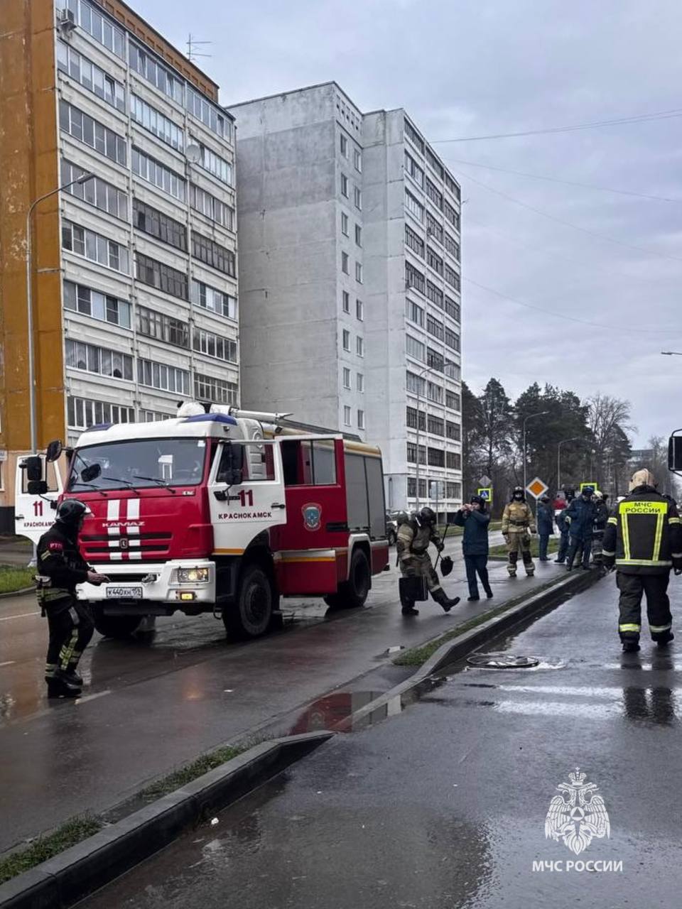 В Краснокамске огнеборцы провели опытное пожарно-тактическое учение В Краснокамске огнеборцы провели опытное пожарно-тактическое учение