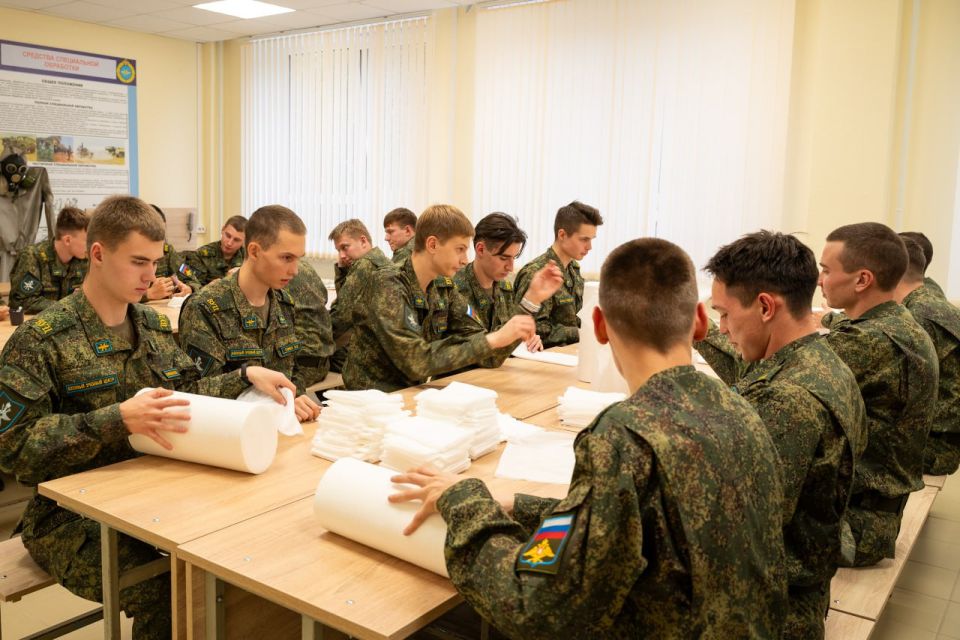 Студенты ПНИПУ и волонтёры Пермского края изготовили более 1000 наборов сухого душа для фронта