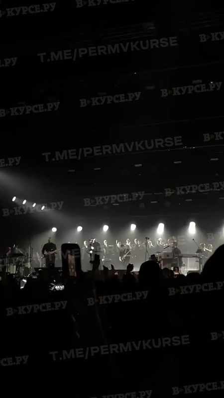 LAB и Сергей Бобунец из «Смысловых галлюцинаций» исполняют песню группы КИНО «Спокойная ночь»