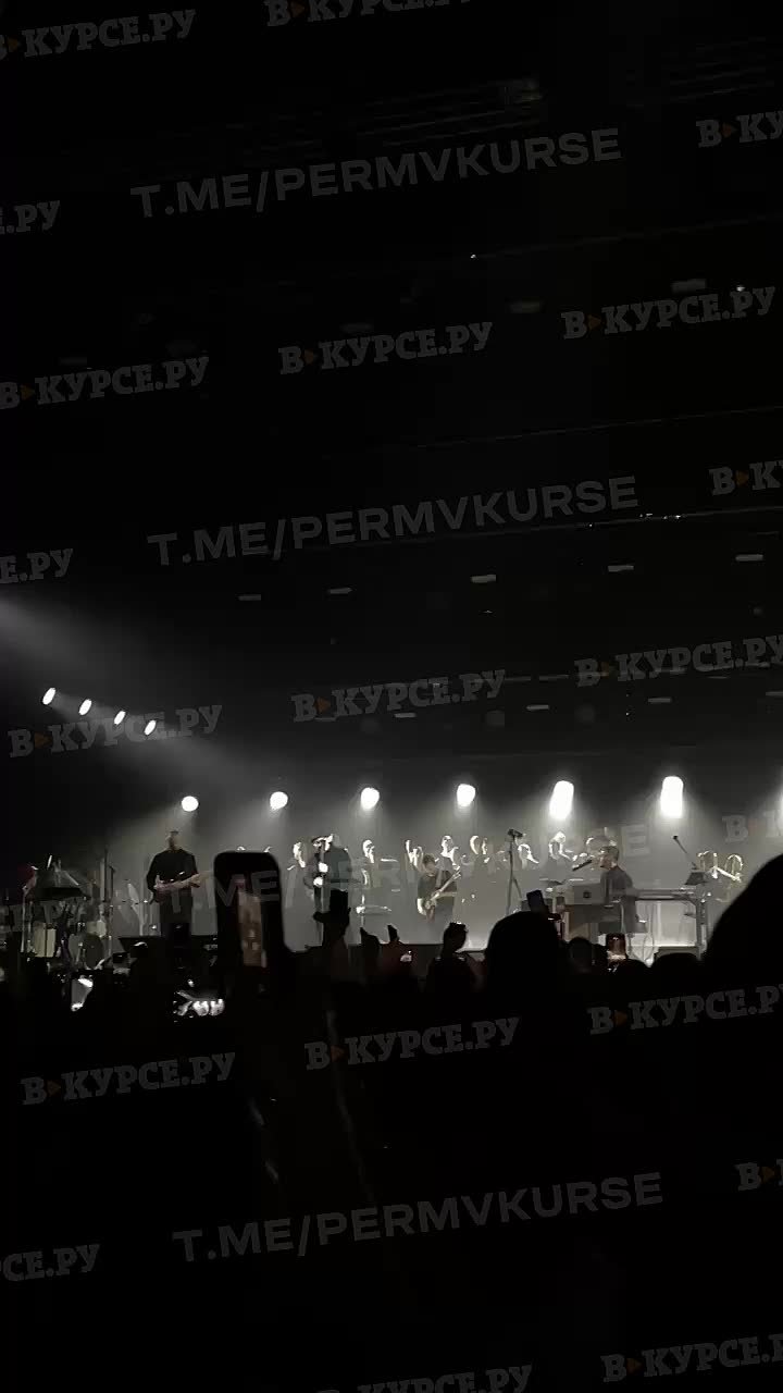 LAB и Сергей Бобунец из «Смысловых галлюцинаций» исполняют песню группы КИНО «Спокойная ночь»