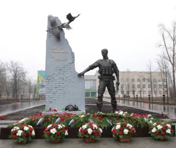 В Березниках открыли памятник участникам СВО