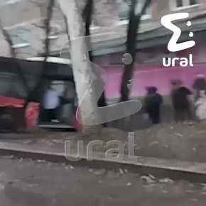 Новый автобус с пассажирами вылетел с дороги в Соликамске