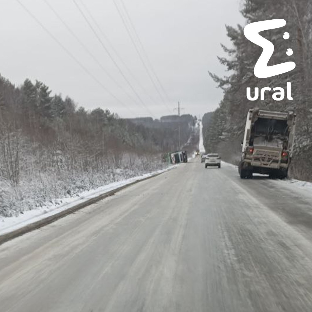 Хаос на свердловских дорогах — снег, гололёд, пробки и перевёрнутые фуры Хаос на свердловских дорогах — снег, гололёд, пробки и перевёрнутые фуры