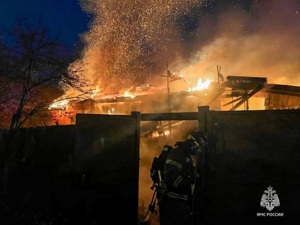 Школьник спас младшего брата на пожаре