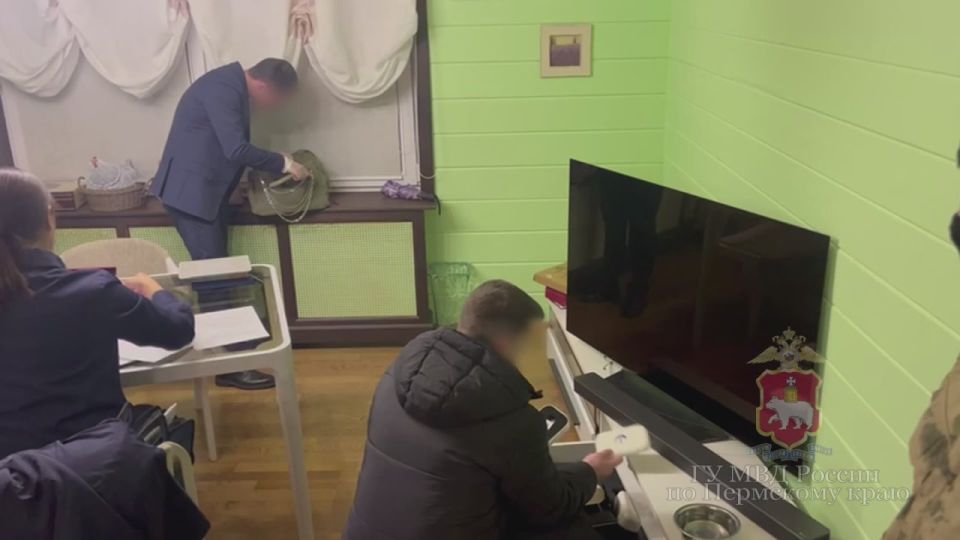 В Прикамье по обвинению в получении взятки в особо крупном размере задержан бывший главный врач медицинского учреждения