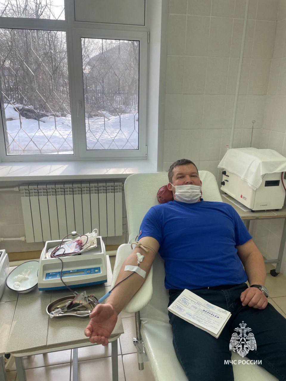 Каждый может спасти жизнь. В рамках 35летия МЧС России специалисты чрезвычайного ведомства присоединились к важной социальной инициативе — донорской акции Каждый может спасти жизнь. В рамках 35летия МЧС России специалисты чрезвычайного ведомства присоединились к важной социальной инициативе — донорской акции