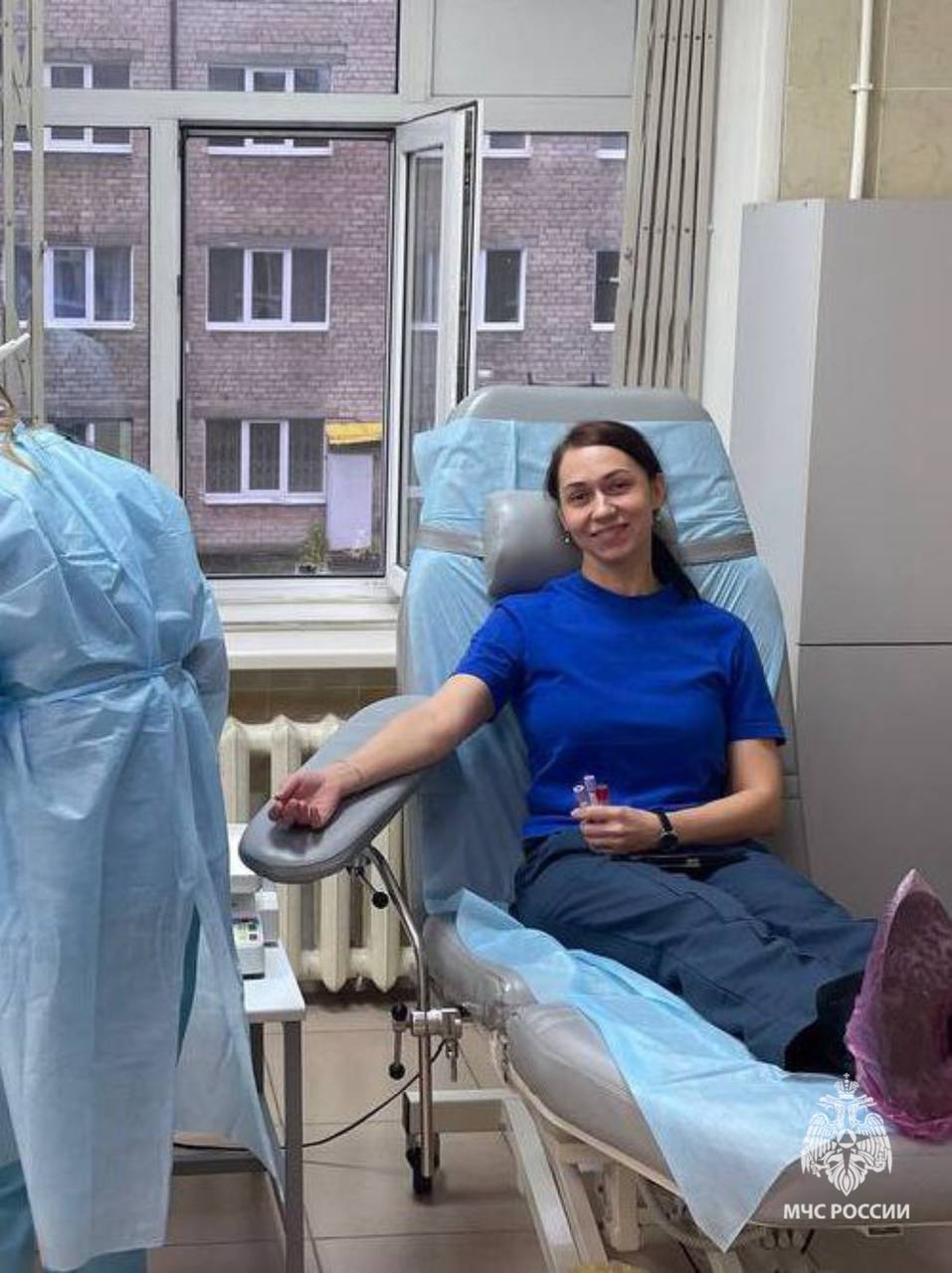 Каждый может спасти жизнь. В рамках 35летия МЧС России специалисты чрезвычайного ведомства присоединились к важной социальной инициативе — донорской акции Каждый может спасти жизнь. В рамках 35летия МЧС России специалисты чрезвычайного ведомства присоединились к важной социальной инициативе — донорской акции