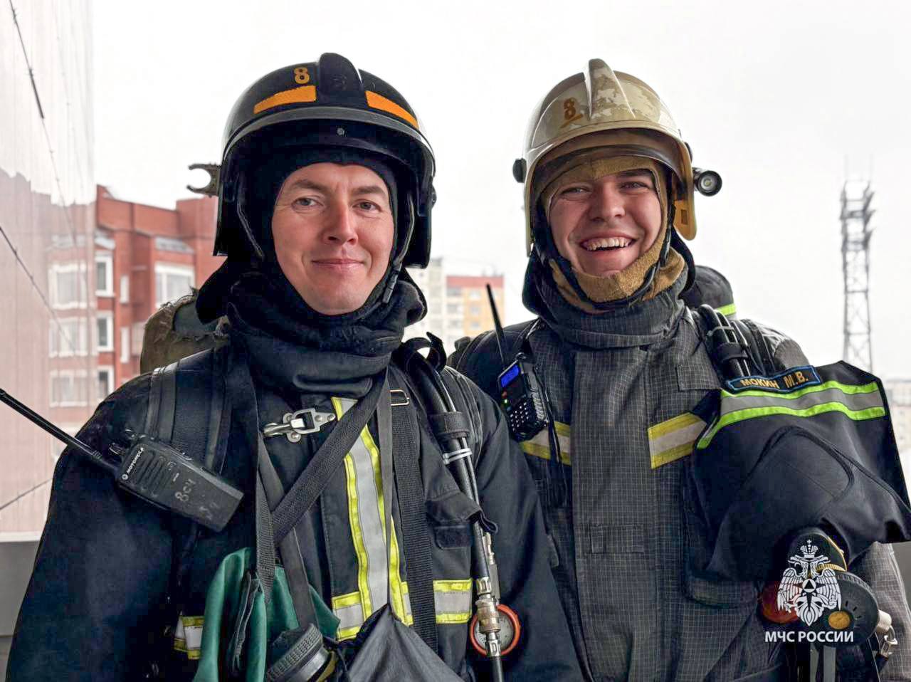 В День доброты даже самые серьезные мужчины не могут сдержать улыбки В День доброты даже самые серьезные мужчины не могут сдержать улыбки