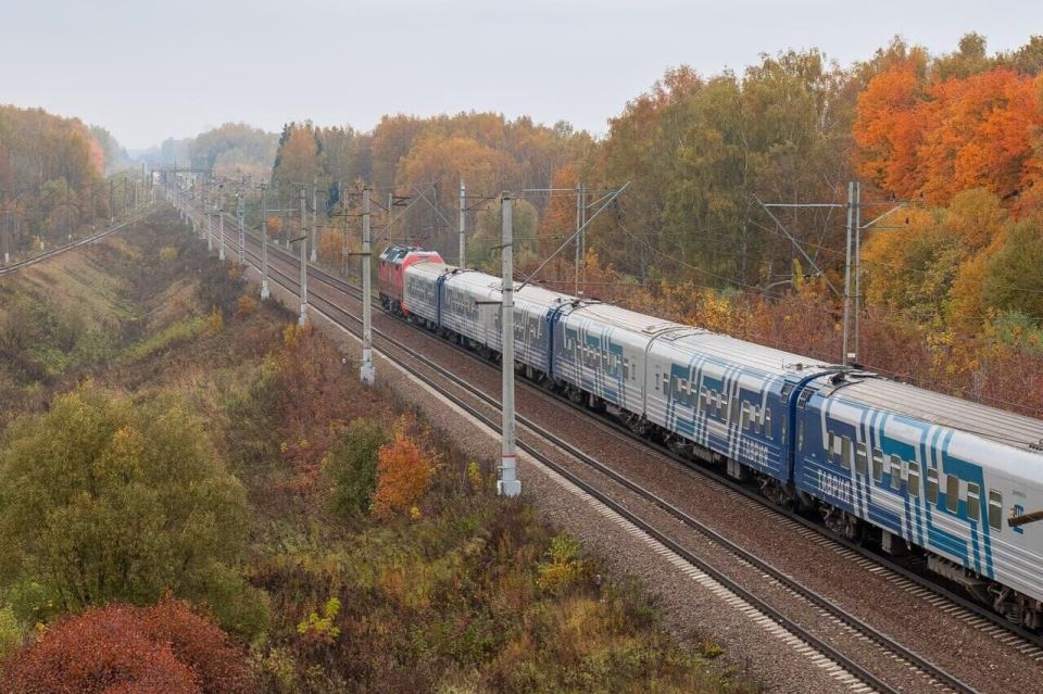 В пути следования задерживаются 9 поездов "Таврия" в Крым и из Крыма