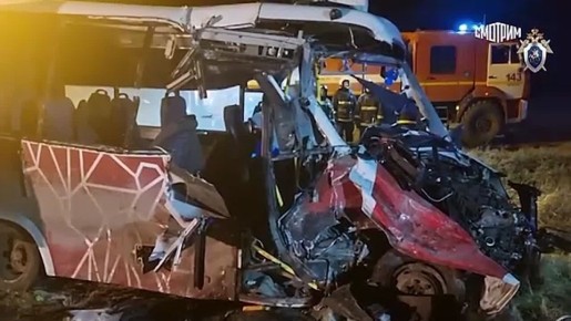 Кадры с места ДТП в Пермском крае, унесшем жизни семи человек, публикует СК. В числе погибших – 17-летняя девушка