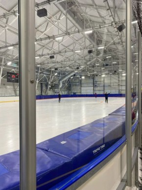 Еще один спорткомплекс запустил массовые катания на коньках