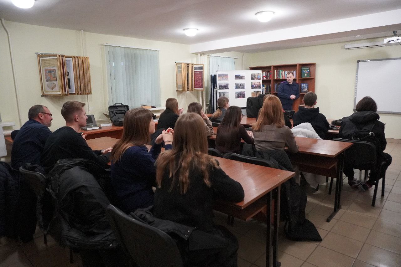 Сотрудник отдела криминалистики СУ СК России по Пермскому краю провел занятие для студентов Пермского института ФСИН России Сотрудник отдела криминалистики СУ СК России по Пермскому краю провел занятие для студентов Пермского института ФСИН России