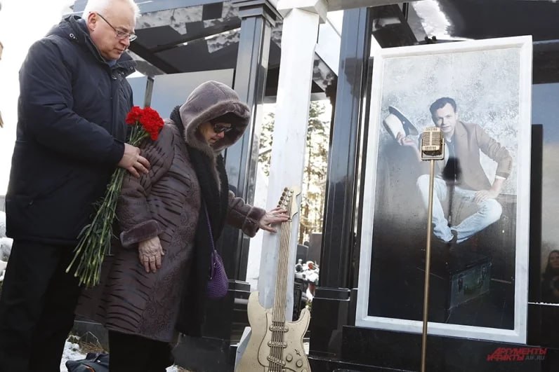 На Троекуровском открыли памятник Владимиру Левкину На Троекуровском открыли памятник Владимиру Левкину