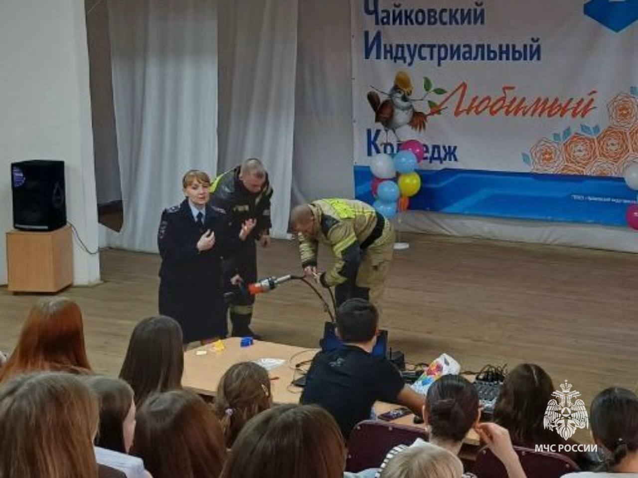 Сотрудники чрезвычайного ведомства приняли участие в крашкурсе по безопасности дорожного движения Сотрудники чрезвычайного ведомства приняли участие в крашкурсе по безопасности дорожного движения