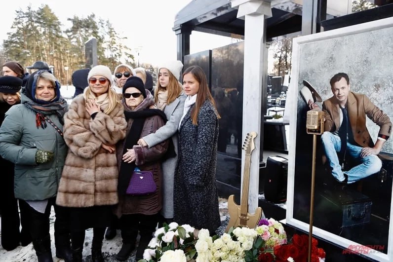 На Троекуровском открыли памятник Владимиру Левкину На Троекуровском открыли памятник Владимиру Левкину