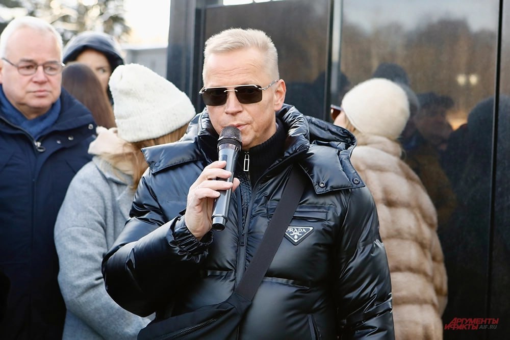 На Троекуровском открыли памятник Владимиру Левкину На Троекуровском открыли памятник Владимиру Левкину