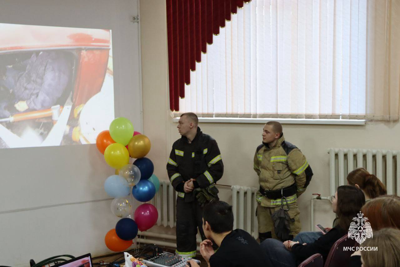 Сотрудники чрезвычайного ведомства приняли участие в крашкурсе по безопасности дорожного движения Сотрудники чрезвычайного ведомства приняли участие в крашкурсе по безопасности дорожного движения