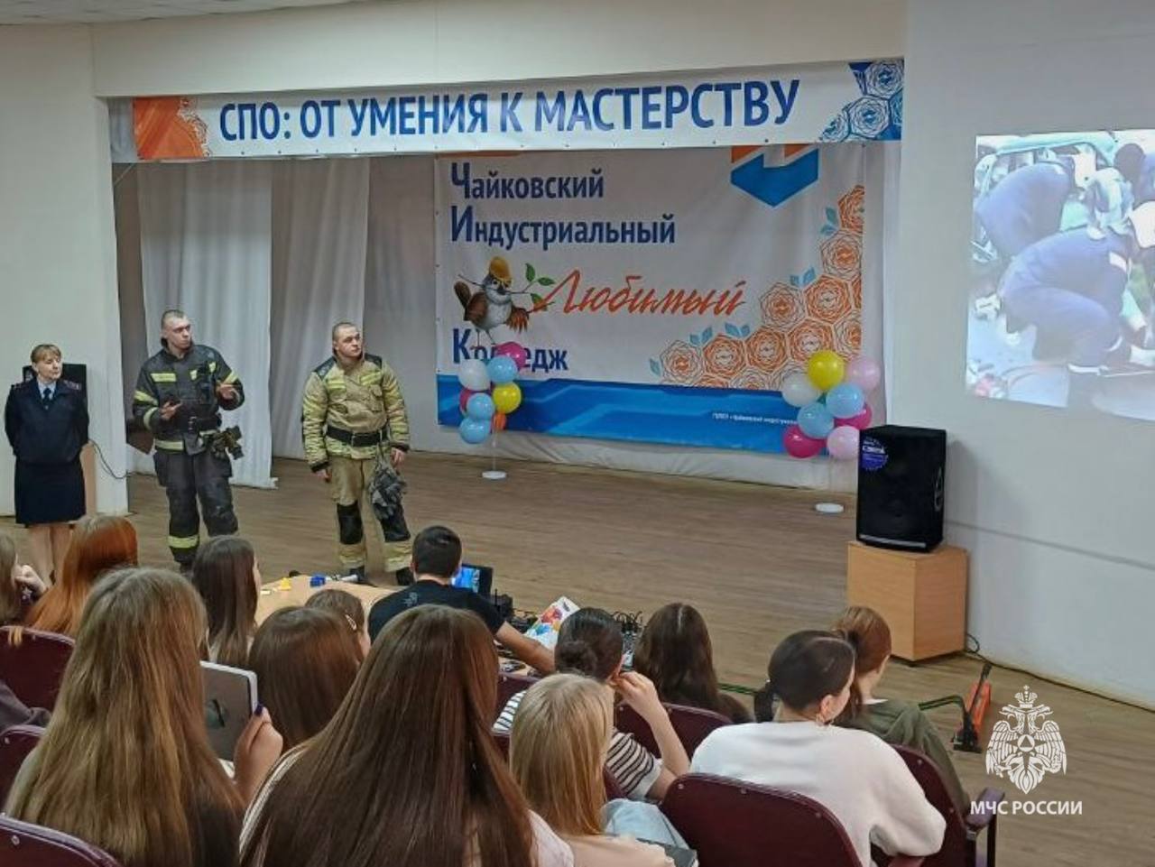 Сотрудники чрезвычайного ведомства приняли участие в крашкурсе по безопасности дорожного движения Сотрудники чрезвычайного ведомства приняли участие в крашкурсе по безопасности дорожного движения