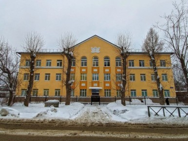 Зумер покурил вейп и потерял сознание у радиотехнического колледжа на улице Танкистов в Перми