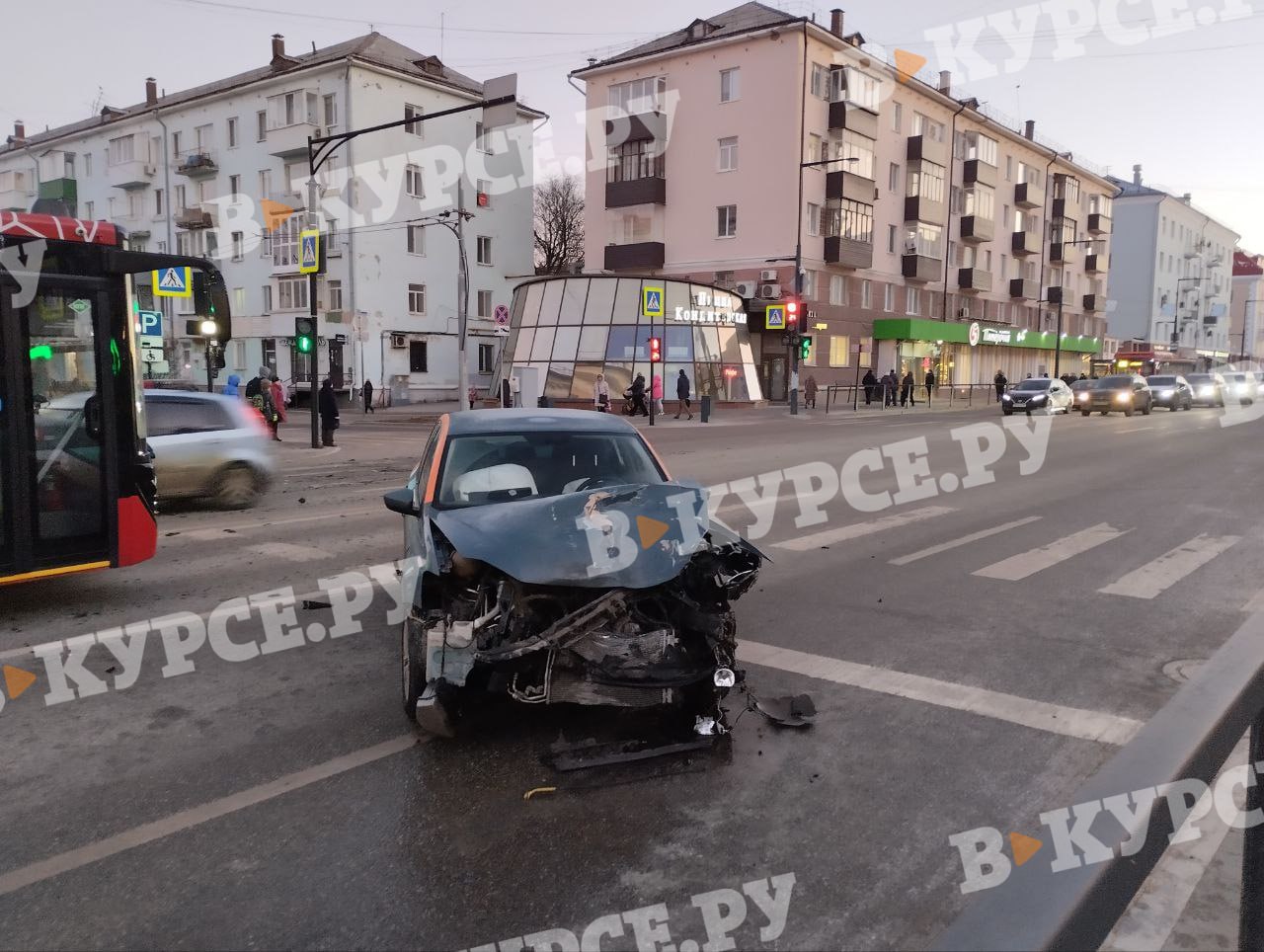 В районе ДКЖ адская пробка В районе ДКЖ адская пробка