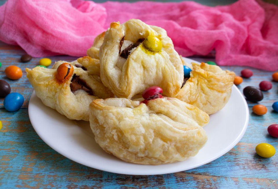 Как приготовить шоколадные слойки за считанные минуты – идеально для чаепития