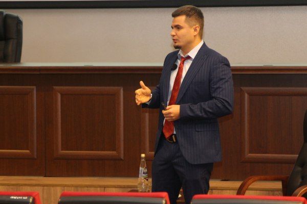 "Сейчас важно не только констатировать факты, но и прогнозировать будущее"