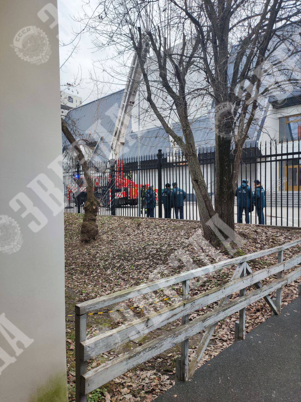 Рядом с УДС «Молот» наблюдается скопление пожарных и спецтехники