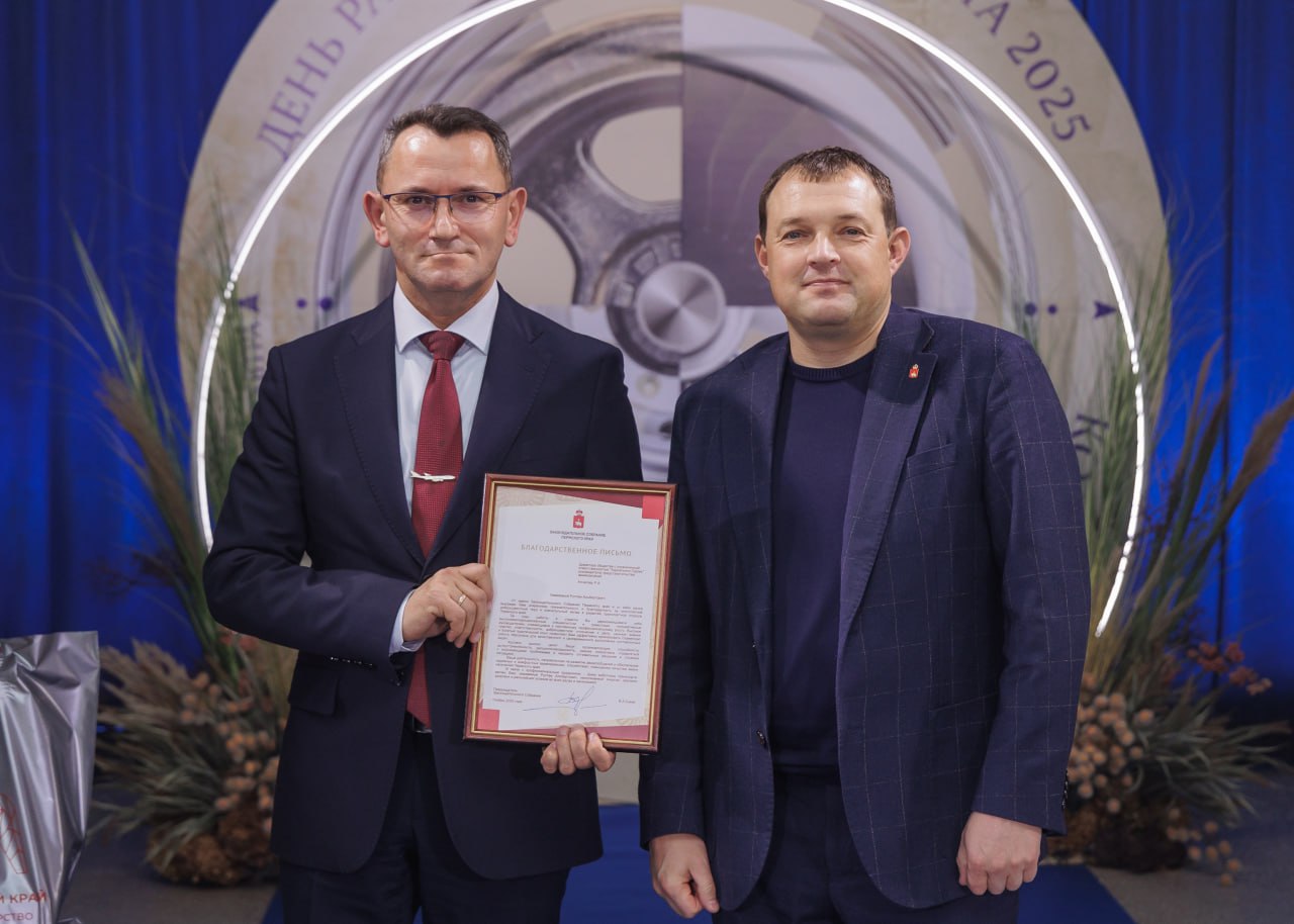Работникам транспортной отрасли Прикамья вручили благодарности от спикера краевого парламента Валерия Сухих Работникам транспортной отрасли Прикамья вручили благодарности от спикера краевого парламента Валерия Сухих
