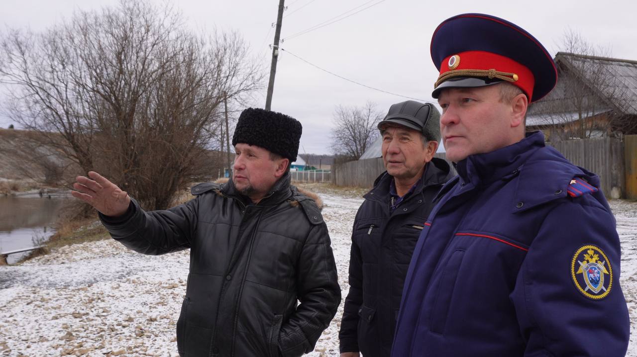 Жители деревень в Октябрьском муниципальном округе поблагодарили сотрудников СК России за оказанное содействие в восстановлении их прав на транспортную доступность Жители деревень в Октябрьском муниципальном округе поблагодарили сотрудников СК России за оказанное содействие в восстановлении их прав на транспортную доступность