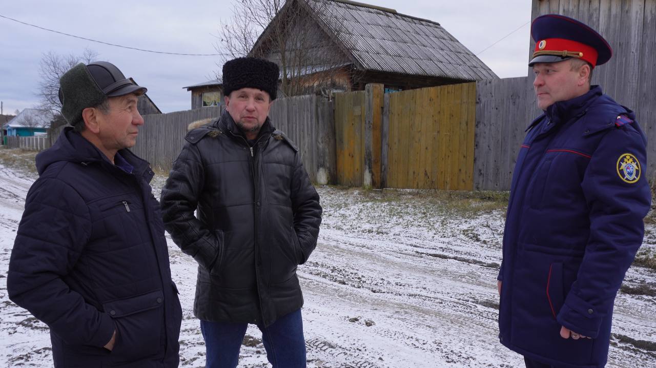 Жители деревень в Октябрьском муниципальном округе поблагодарили сотрудников СК России за оказанное содействие в восстановлении их прав на транспортную доступность Жители деревень в Октябрьском муниципальном округе поблагодарили сотрудников СК России за оказанное содействие в восстановлении их прав на транспортную доступность