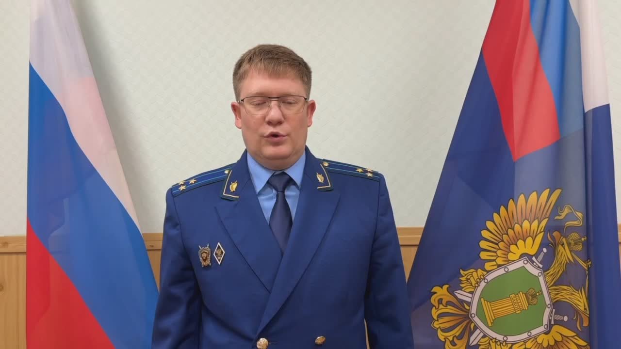 По иску прокурора суд возложил на работодателя обязанность по увольнению руководителя государственного учреждения культуры