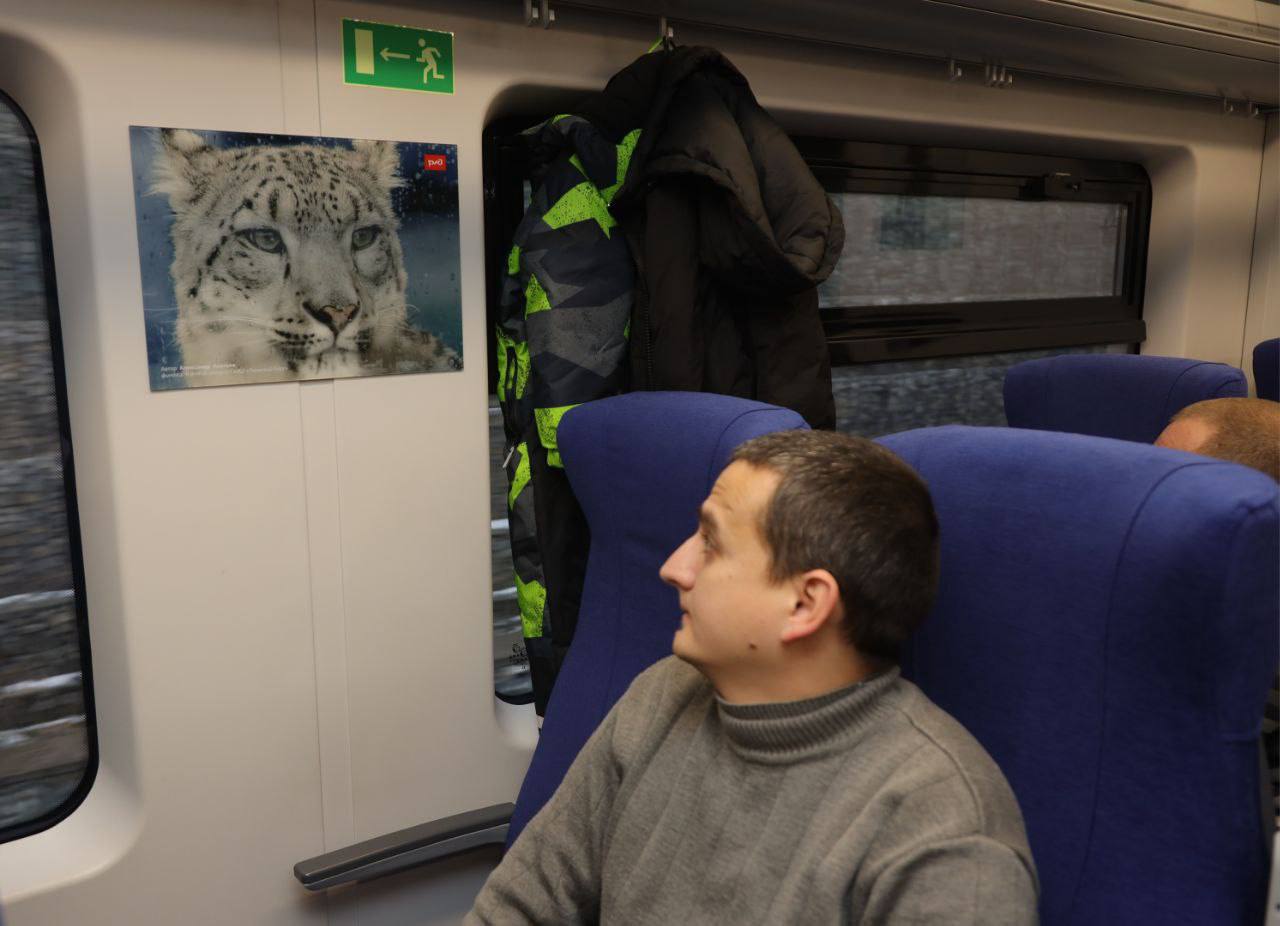 Фотовыставка посвященная снежным барсам из Пермского зоопарка появилась в электропоезде «Финист» Фотовыставка посвященная снежным барсам из Пермского зоопарка появилась в электропоезде «Финист»