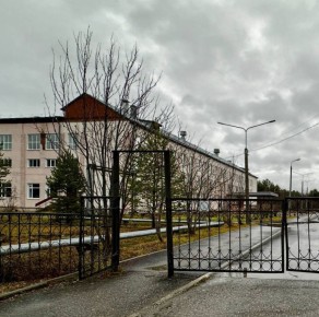 Поддержать деятельность местного предпринимателя решили работники образовательного учреждения г. Александровска, передав в его распоряжение нежилые помещения школы, а также технологическое оборудование